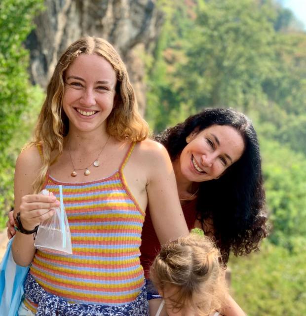 Yael Elish and daughters_1